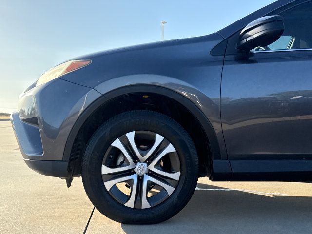 Used 2017 Toyota RAV4 LE FWD image 4