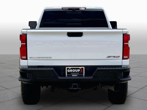 Used 2025 Chevrolet Silverado 2500 ZR2 w/ Technology Package AWD/4WD image 5