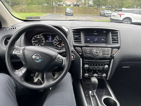 Used 2020 Nissan Pathfinder S AWD/4WD image 4
