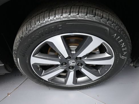 Certified 2023 Honda Pilot Touring image 13