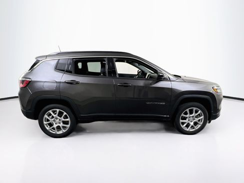 Used 2023 Jeep Compass Latitude w/ Sun and Sound Group AWD/4WD image 4