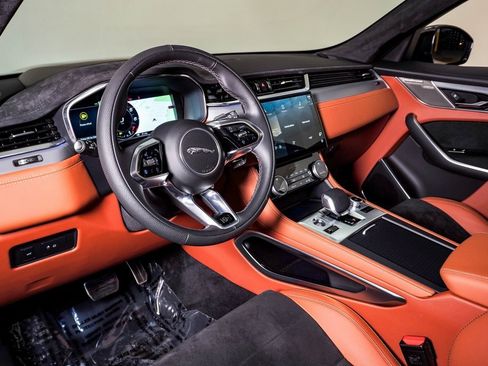 Used 2025 Jaguar F-PACE SVR image 21