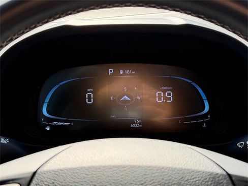 Used 2024 Hyundai Venue Limited image 15