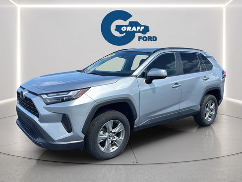 Used 2024 Toyota RAV4 XLE FWD image 2