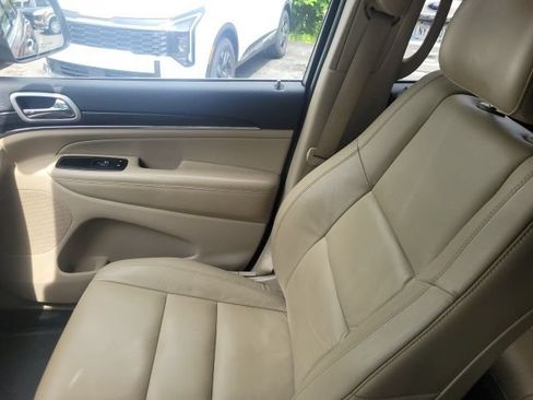 Used 2020 Jeep Grand Cherokee Limited AWD/4WD image 31