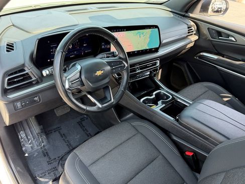 Used 2024 Chevrolet Traverse LT image 20