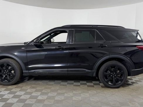 Used 2023 Ford Explorer ST-Line w/ Class IV Trailer Tow Package AWD/4WD image 7