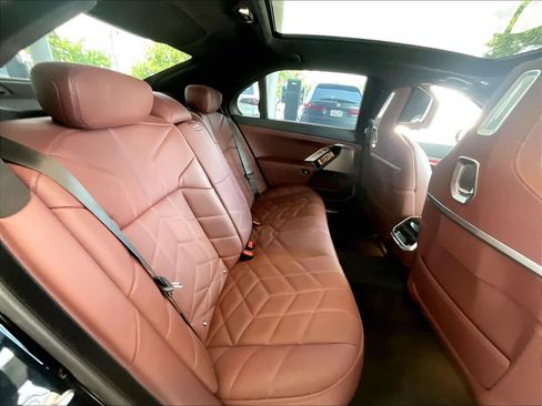 Used 2025 BMW 740i w/ Premium Package RWD image 30