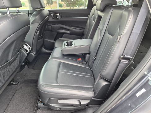 Used 2024 Kia Sorento S FWD image 30