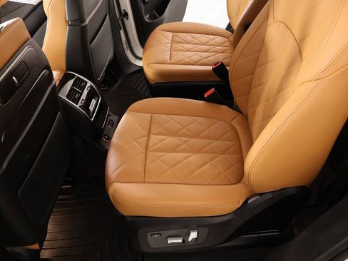 Used 2024 BMW X7 xDrive40i image 13