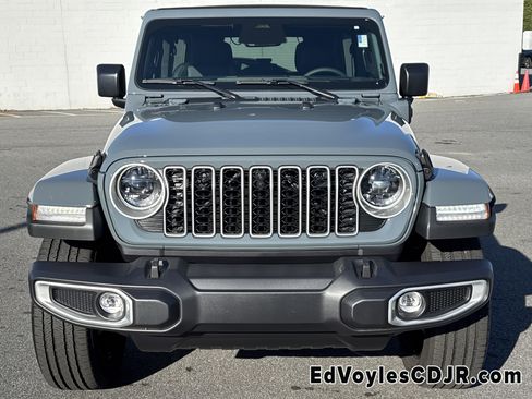Used 2025 Jeep Wrangler Sahara image 9
