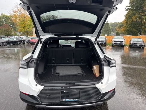 New 2025 Chevrolet Equinox EV LT w/ Convenience Package II FWD image 8