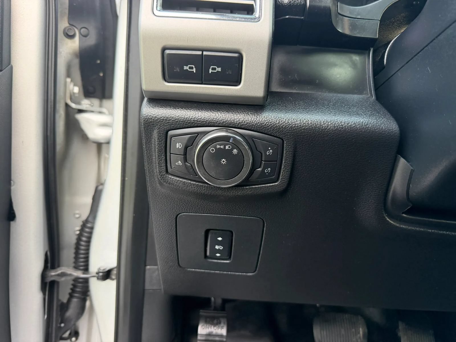 Used 2016 Ford F150 Lariat w/ Equipment Group 502A Luxury AWD/4WD image 42