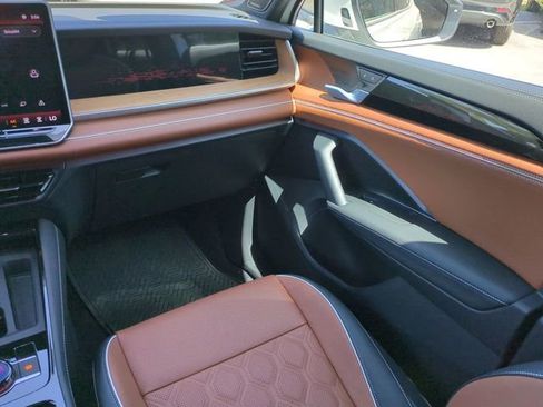 Used 2026 Volkswagen Tiguan SEL R-Line image 18