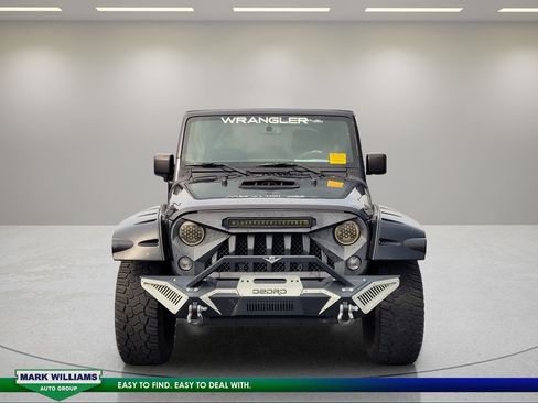 Used 2015 Jeep Wrangler Unlimited Sahara w/ Dual Top Group AWD/4WD image 9