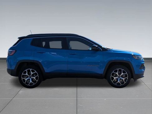 Used 2025 Jeep Compass Limited AWD/4WD image 8