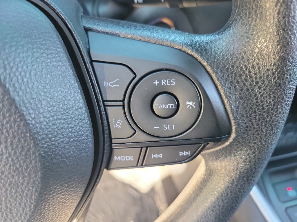 Used 2025 Toyota RAV4 XLE AWD/4WD image 26