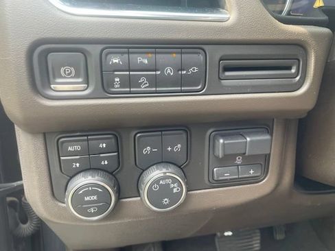 Used 2021 Chevrolet Tahoe Z71 w/ Z71 Off-Road Package AWD/4WD image 20