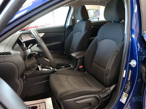 Used 2022 Kia Forte LXS w/ LXS Technology Package FWD image 2