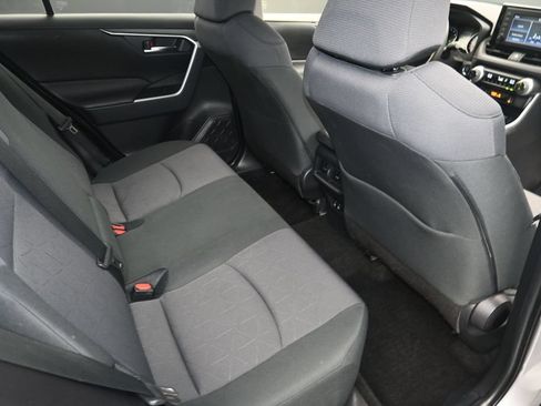 Used 2019 Toyota RAV4 XLE w/ Convenience Package FWD image 11