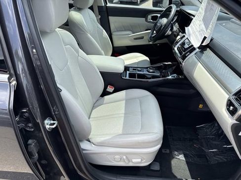 Used 2023 Kia Sorento SX Prestige w/ Panoramic Sunroof Package AWD/4WD image 9