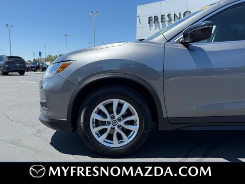 Used 2018 Nissan Rogue SV AWD/4WD image 5