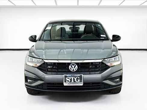 Used 2019 Volkswagen Jetta R-Line w/ R-Line Cold Weather Package FWD image 2