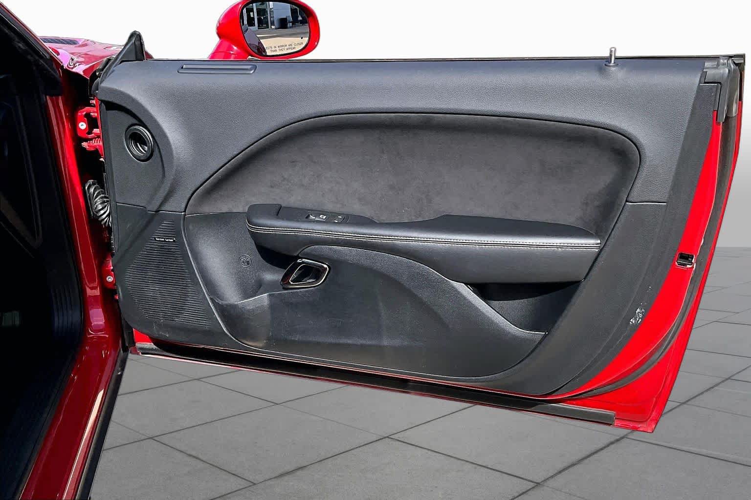 Used 2016 Dodge Challenger SRT Hellcat RWD image 19