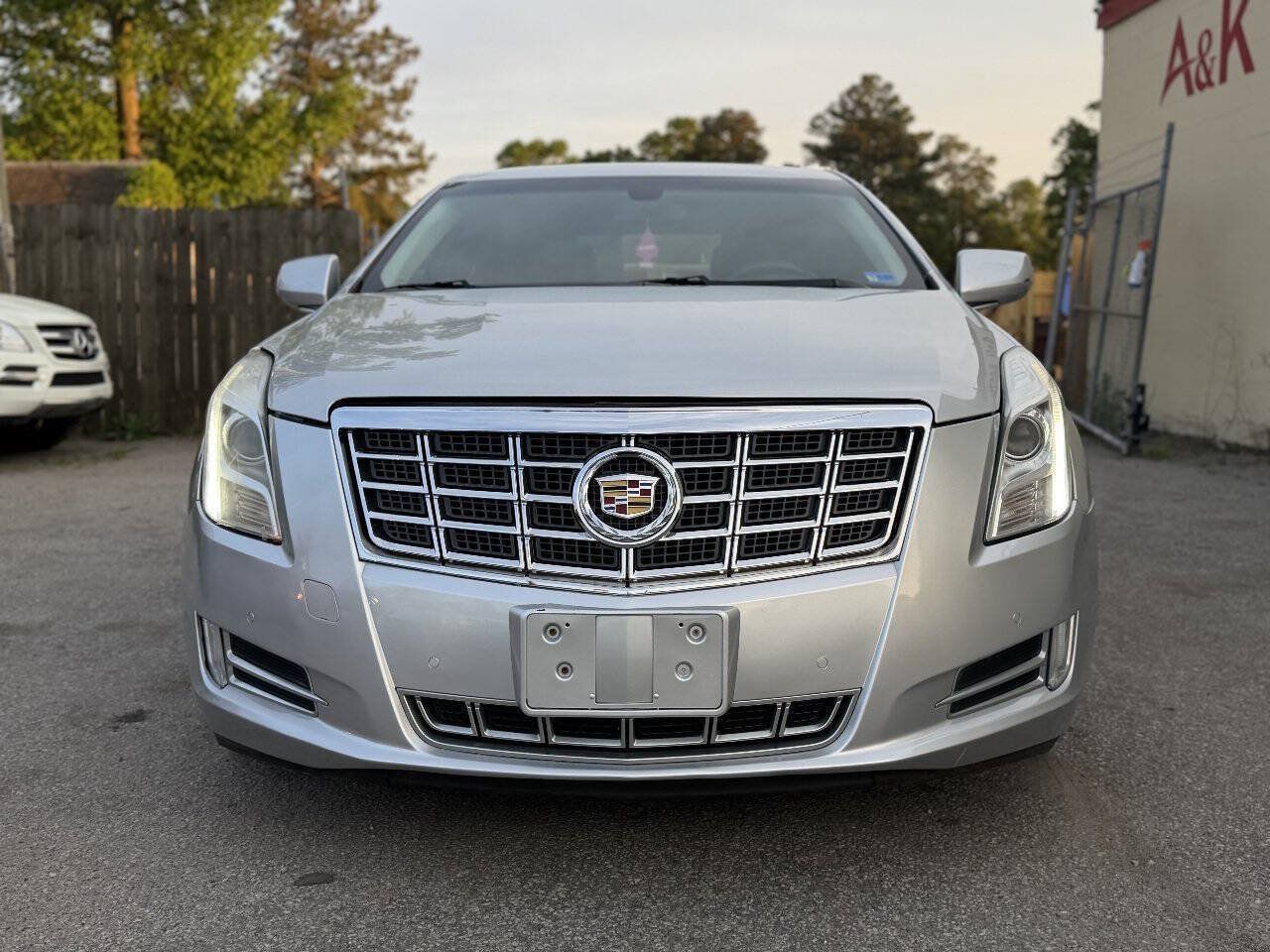 Used 2015 Cadillac XTS Luxury AWD/4WD image 3