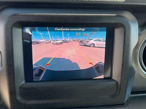 Used 2023 Jeep Gladiator Sport image 12