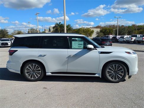 New 2026 INFINITI QX80 Luxe image 3