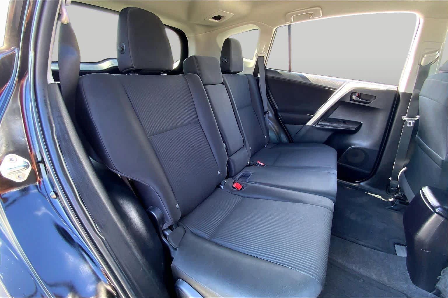 Used 2015 Toyota RAV4 LE FWD image 19