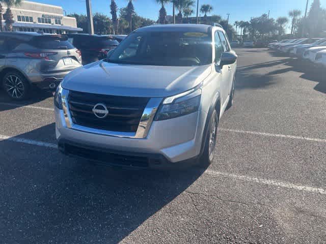 Used 2024 Nissan Pathfinder SV FWD image 4