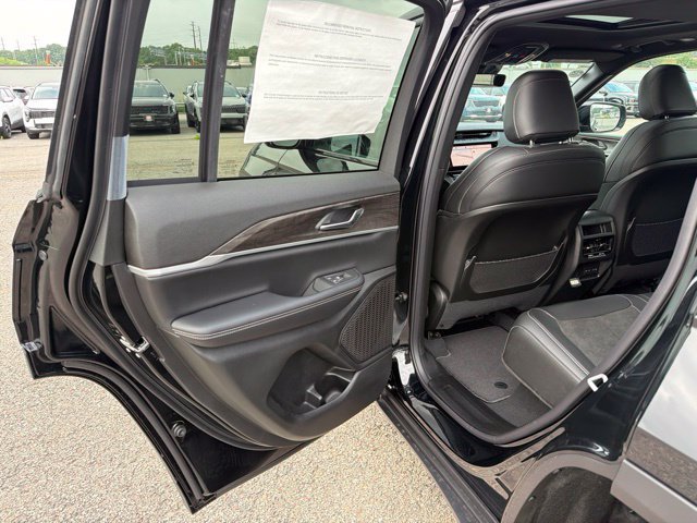 New 2026 Jeep Grand Cherokee Altitude AWD/4WD image 10
