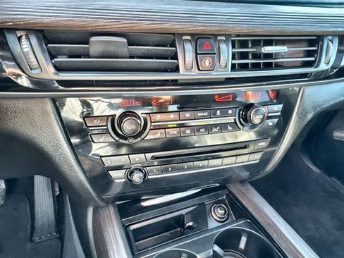 Used 2018 BMW X5 xDrive40e AWD/4WD image 18