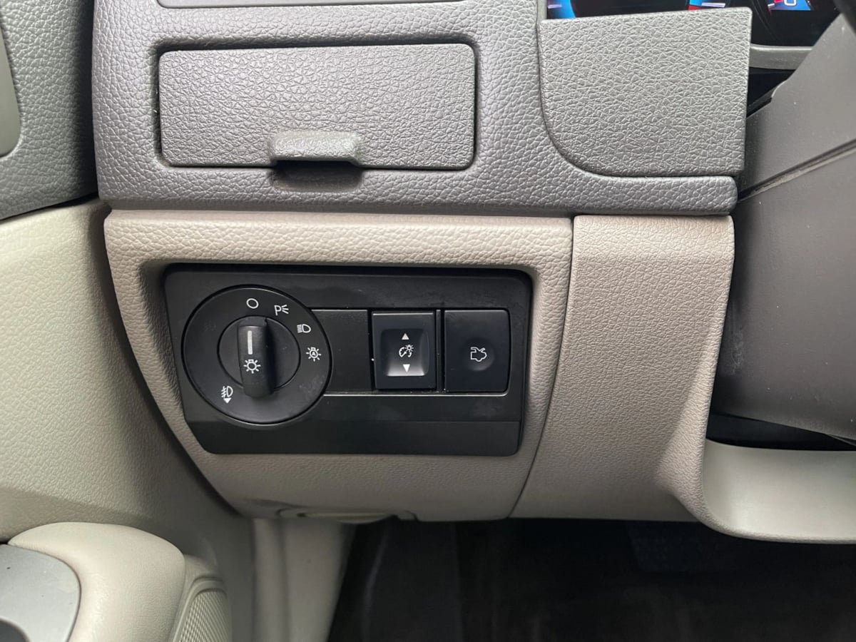 Used 2012 Ford Fusion SEL FWD image 29