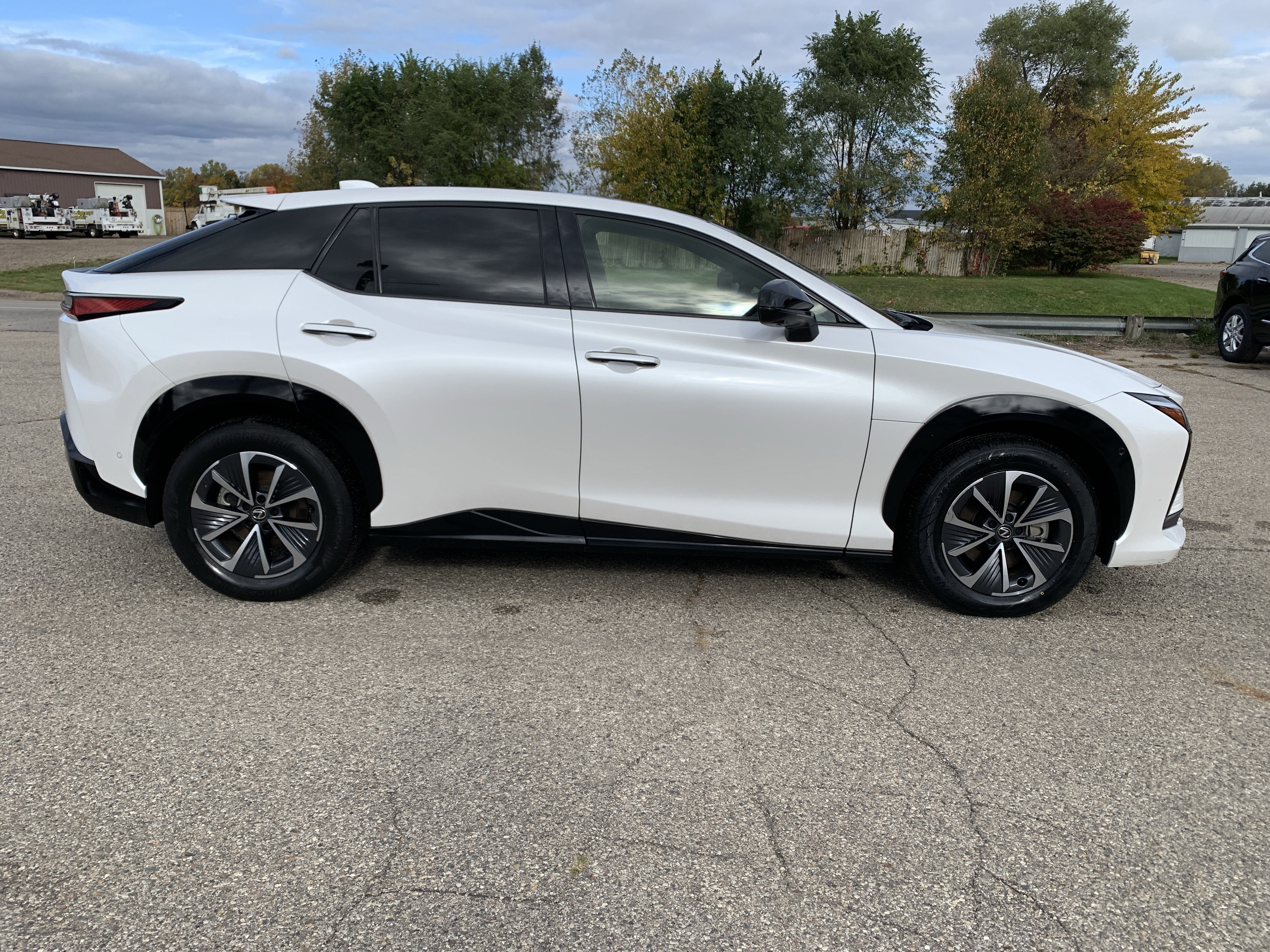 Used 2023 Lexus RZ 450e Premium w/ Technology Package AWD/4WD image 2