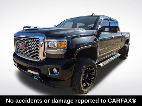 Used 2017 GMC Sierra 2500 Denali w/ Duramax Plus Package image 4