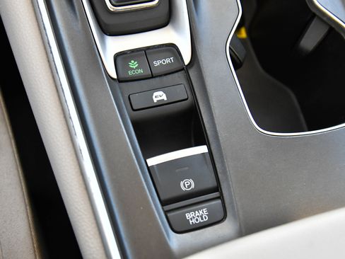 Used 2021 Honda Accord Hybrid image 26