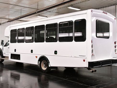 Used 2017 Ford F550 2WD Regular Cab Super Duty image 5