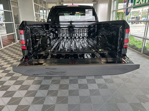 Used 2025 Nissan Frontier SV image 6