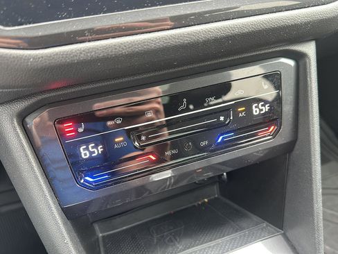 Used 2022 Volkswagen Tiguan SE R-Line image 18