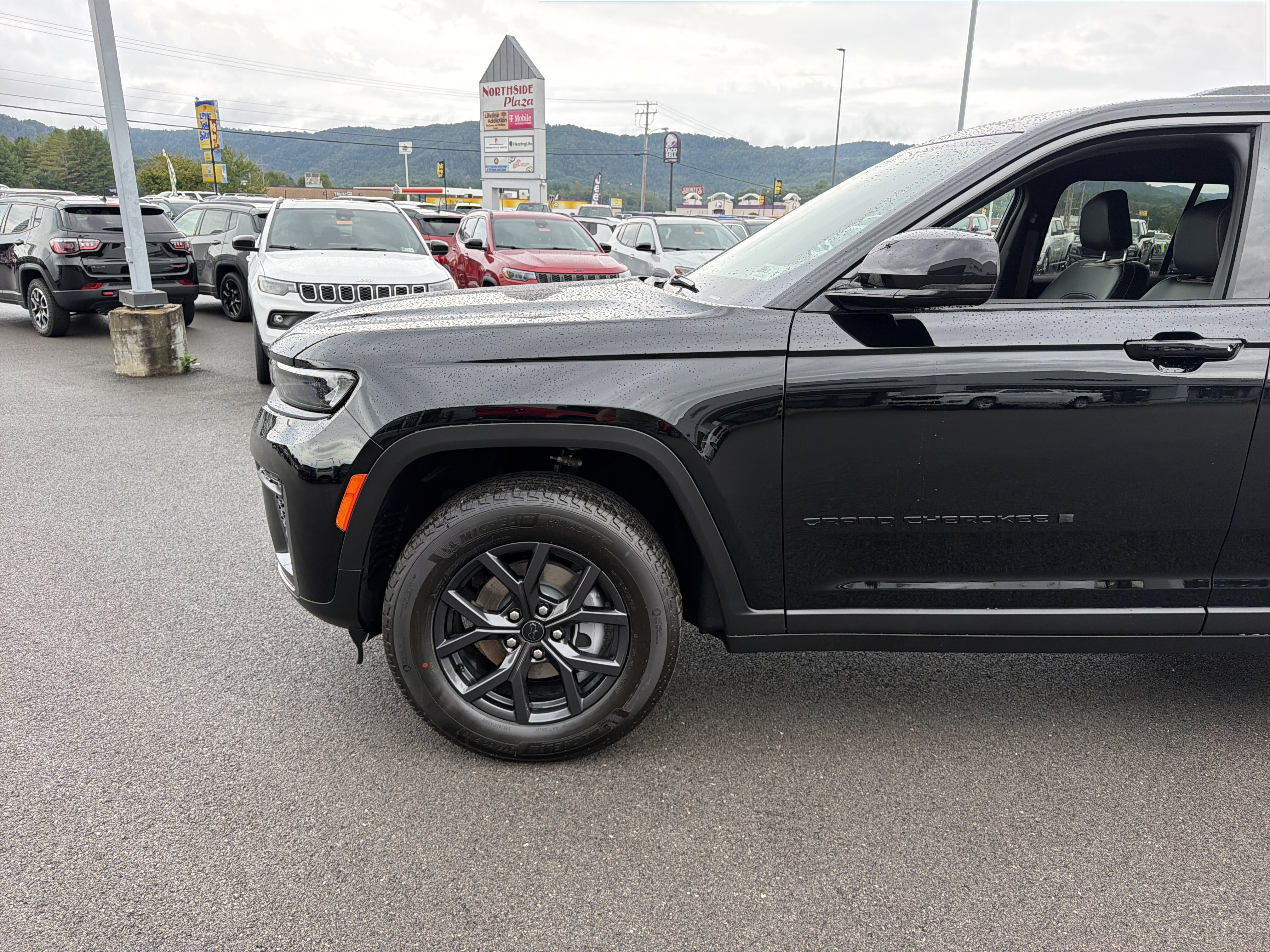 New 2027 Jeep Grand Cherokee 4WD image 13