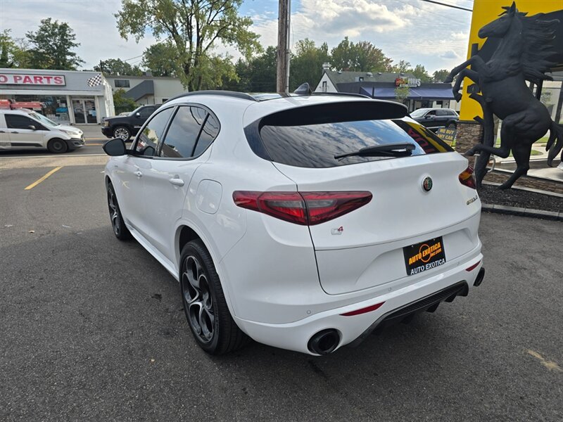 Used 2023 Alfa Romeo Stelvio Veloce AWD/4WD image 2