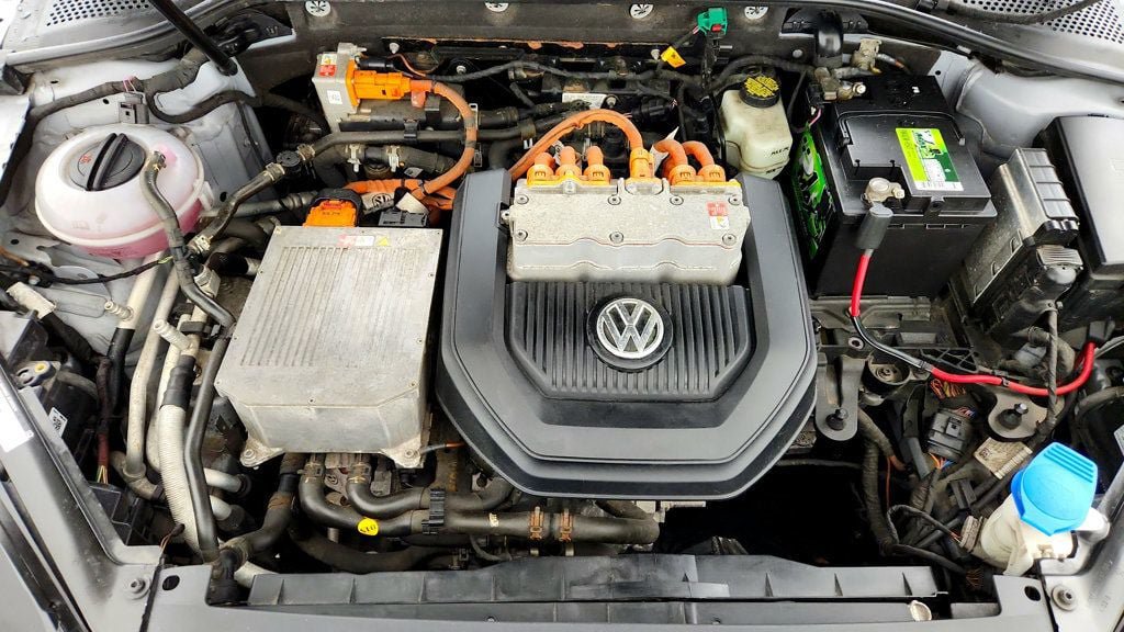 Used 2015 Volkswagen e-Golf SEL Premium FWD image 25
