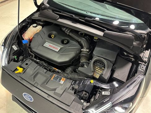 Used 2017 Ford Focus RS AWD/4WD image 4