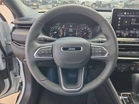 Used 2025 Jeep Compass Latitude w/ Altitude Special Edition AWD/4WD image 19