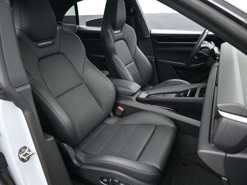 Used 2024 Porsche Macan 4 Electric w/ Premium Package image 33