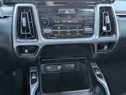 Used 2023 Kia Sorento S FWD image 9