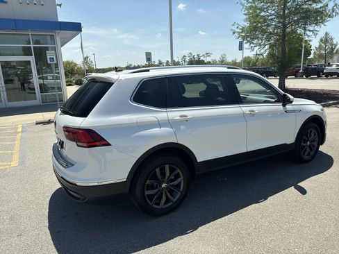 Used 2023 Volkswagen Tiguan SE FWD image 7
